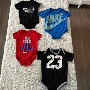Nike Set Of 4 Onesie For boys Size 0-6 M